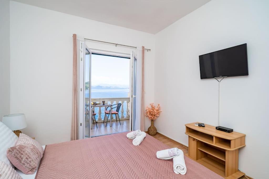 Apartment By The Sea