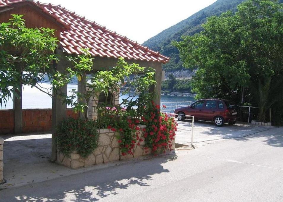 By The Sea Sobra